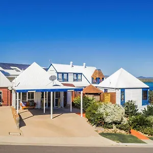 1770-sovereign-lodge-retreat.queenslandhotels.net/